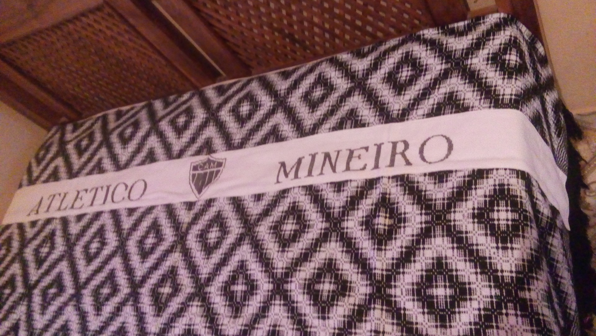 Colchas de Lã produzidas em tear da Maria Eterna 