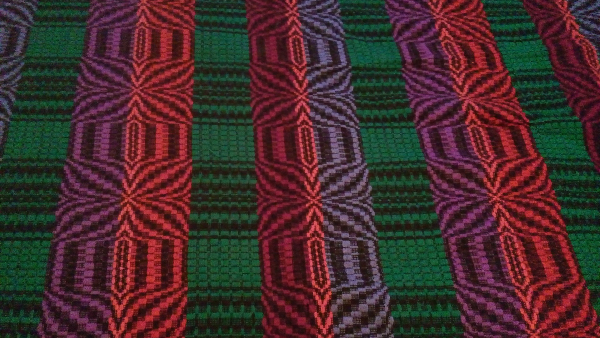 Colchas de Lã produzidas em tear da Maria Eterna 