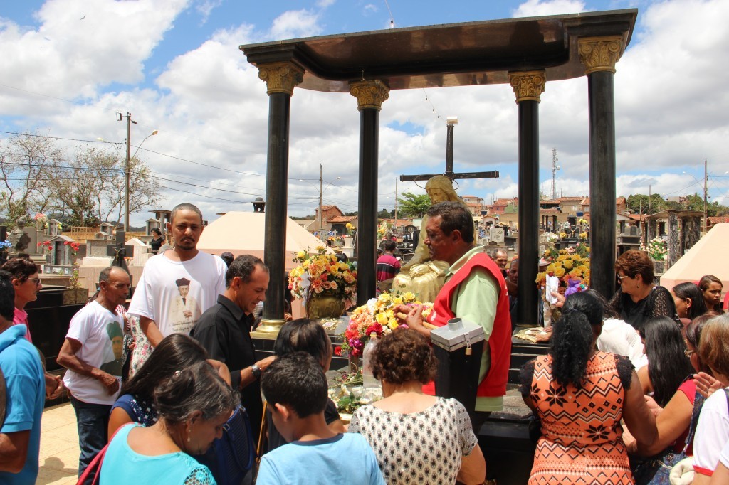 Tumulo do Servo de Deus Cônego Lafayette da Costa Coelho