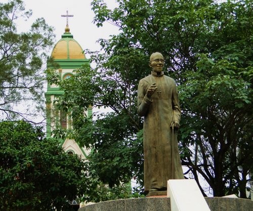 Estátua do Padre Liberio