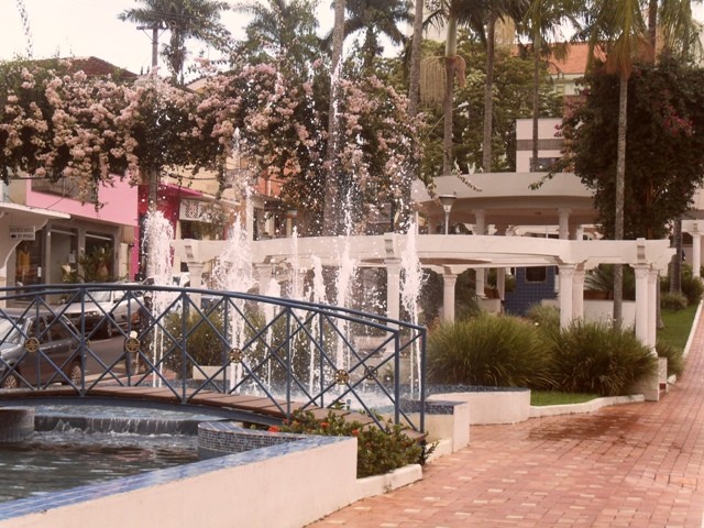 Praça Nella Rafaelli Pieroni