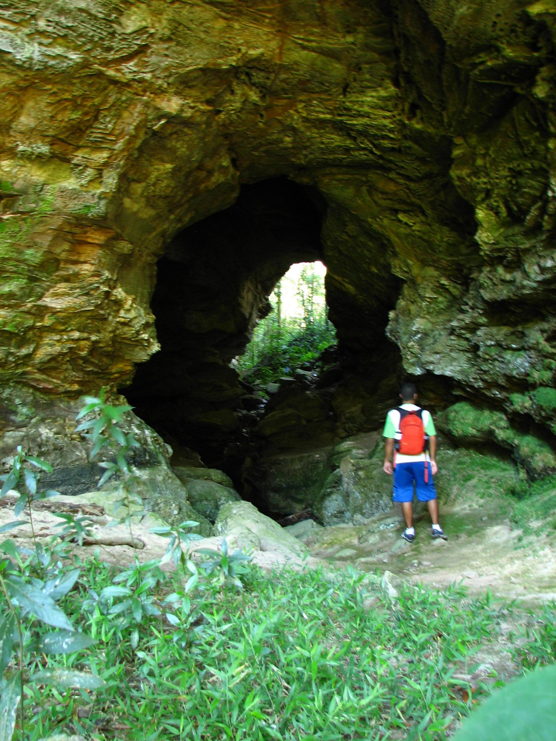 Gruta do Curral de Pedras