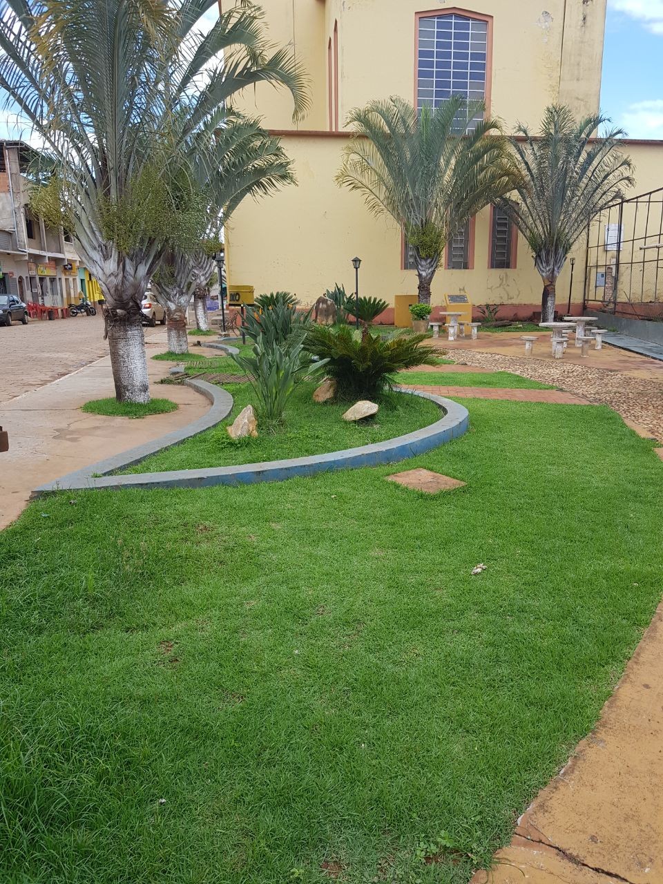 Praça 21 de abril 