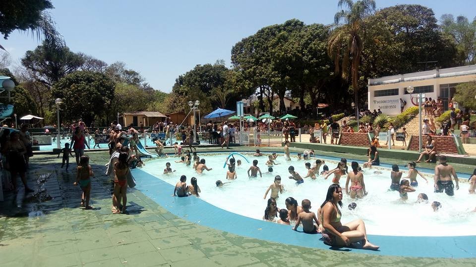 Centro Recreativo de Cláudio [Praça de Esportes]
