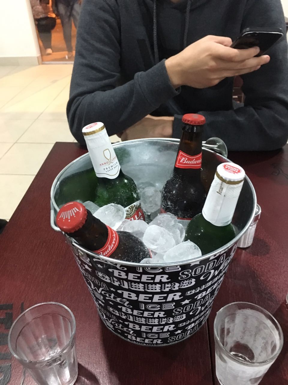 Montezanos Bar