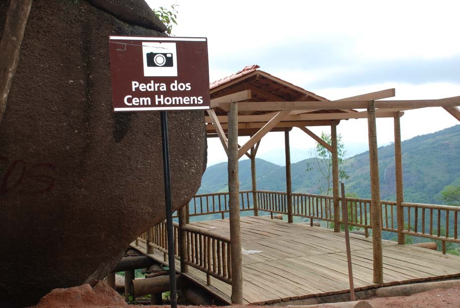 Pedra dos Cem Homens