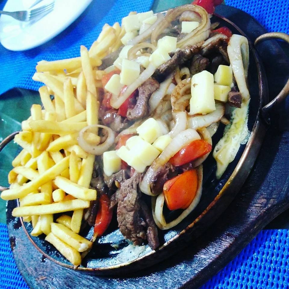 Colina Pizzaria e Cervejaria