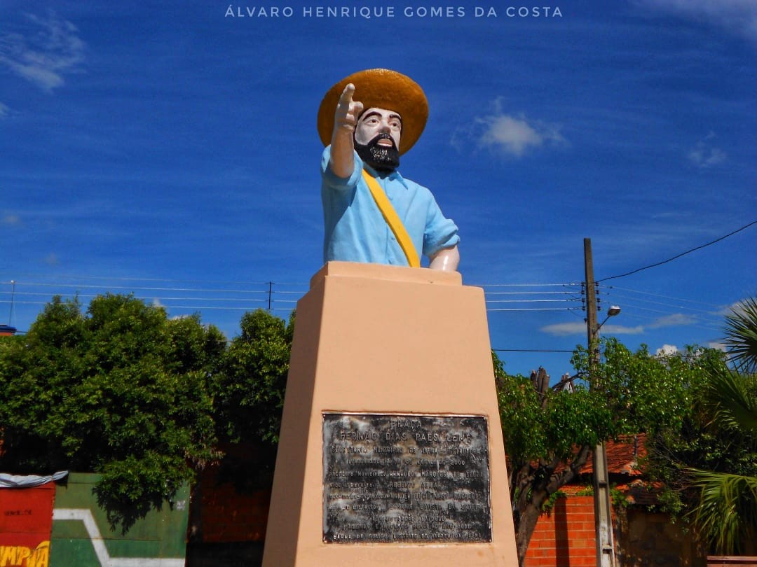 BUSTO FERNÃO DIAS