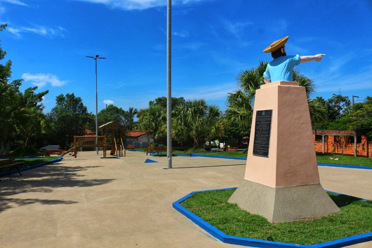 BUSTO FERNÃO DIAS