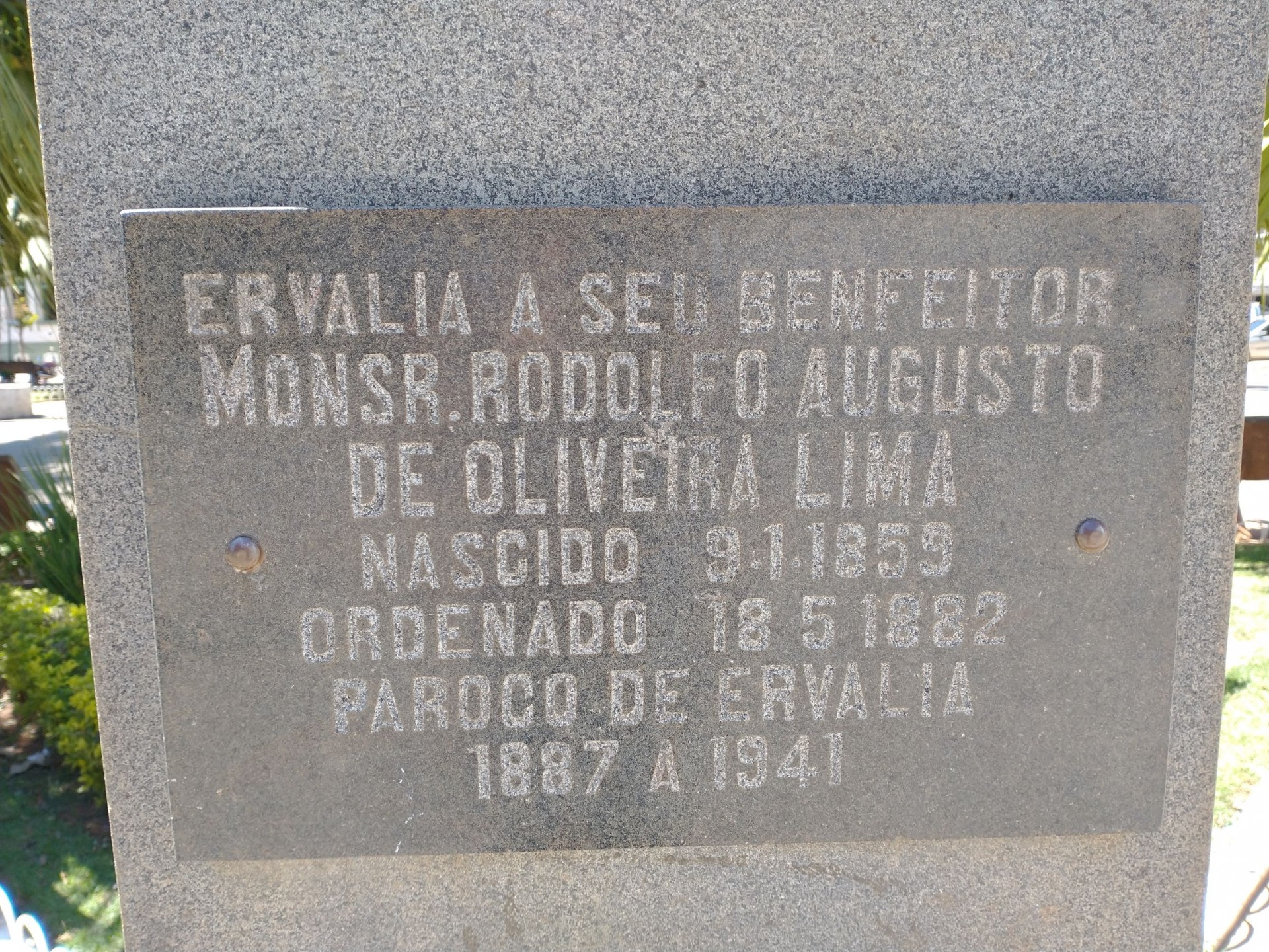 Estatua Monsenhor Rodolfo