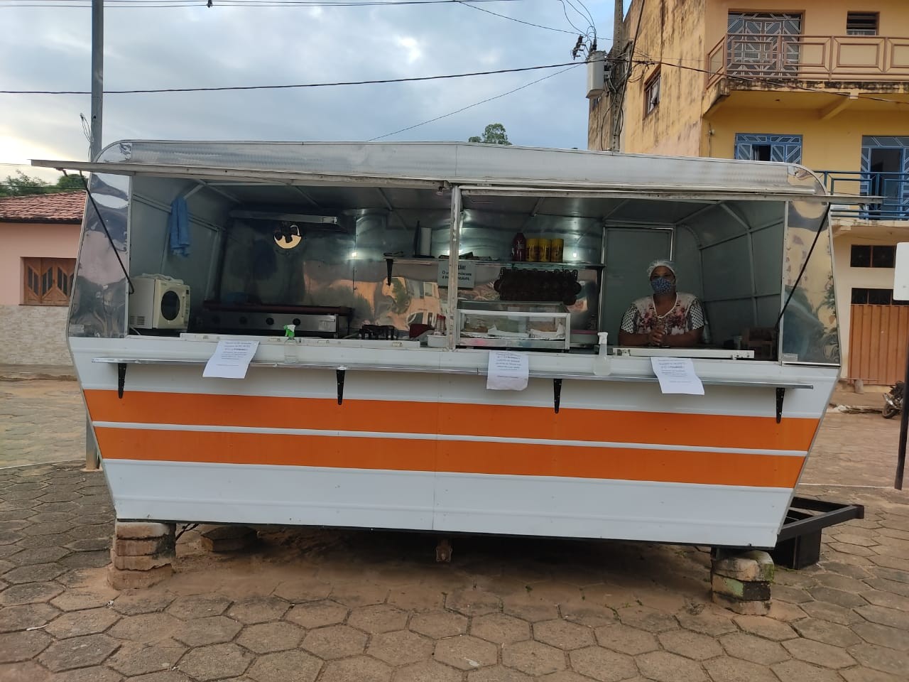 Trailer Tô na Praça