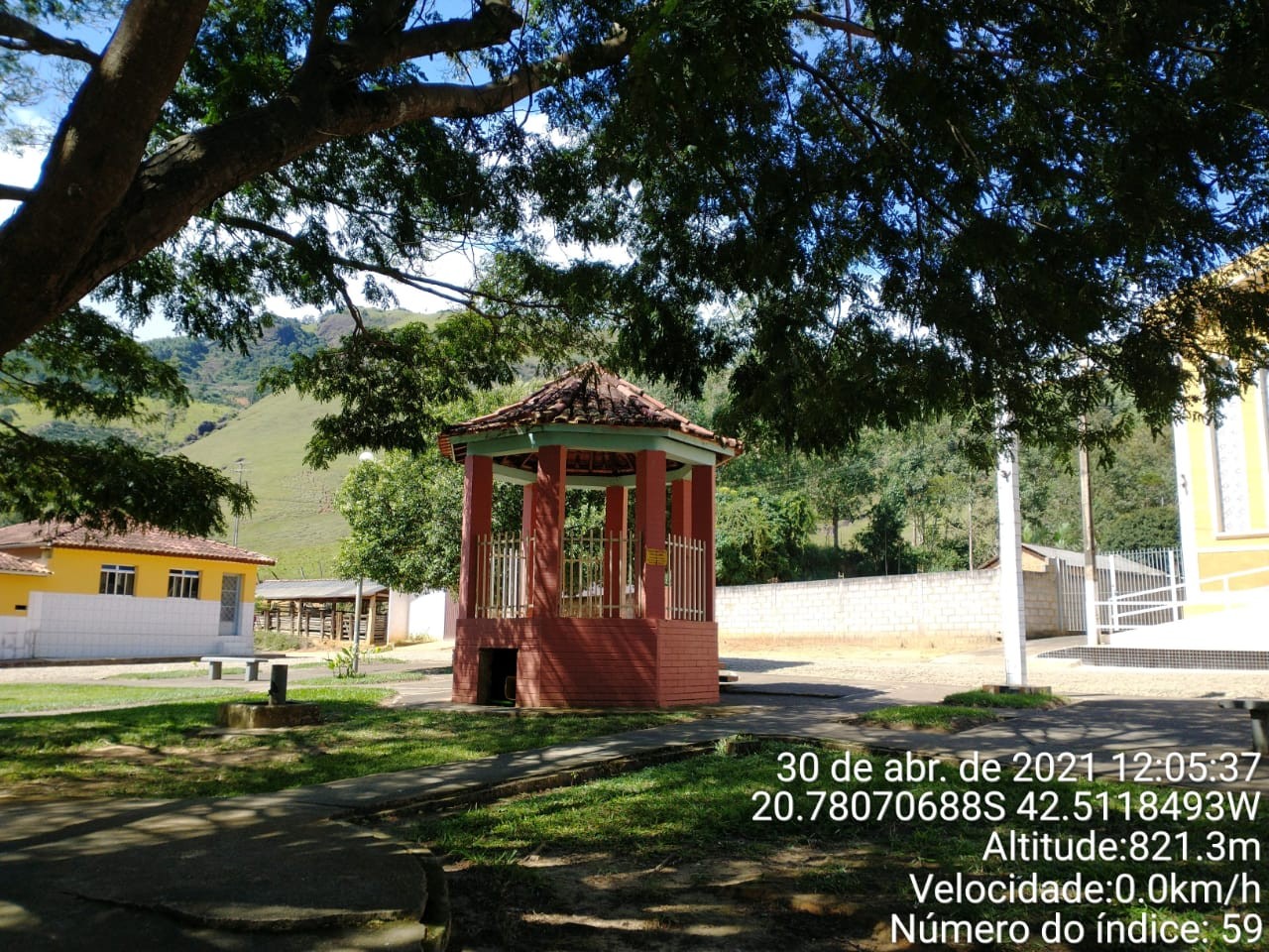 Praça de Dom Viçoso ( Grama )
