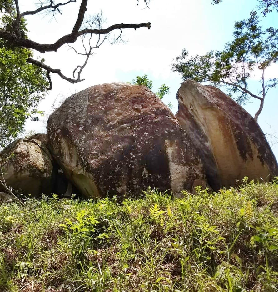 Pedra do Urubu e Gruta do Morcego