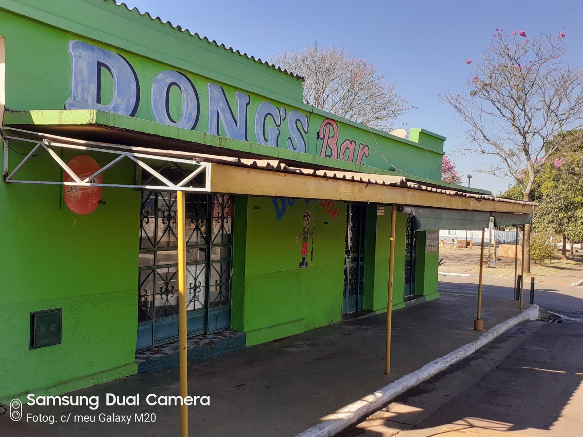 Dong's Bar