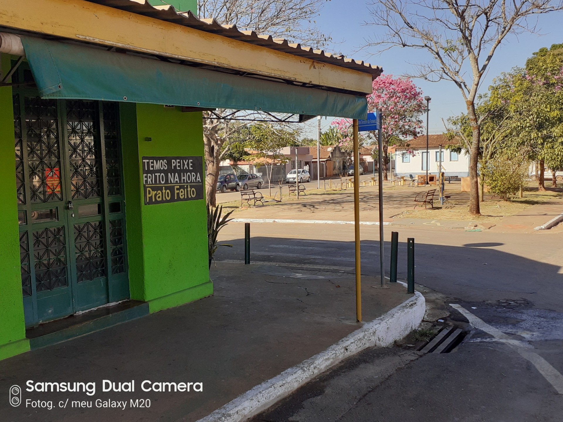 Dong's Bar