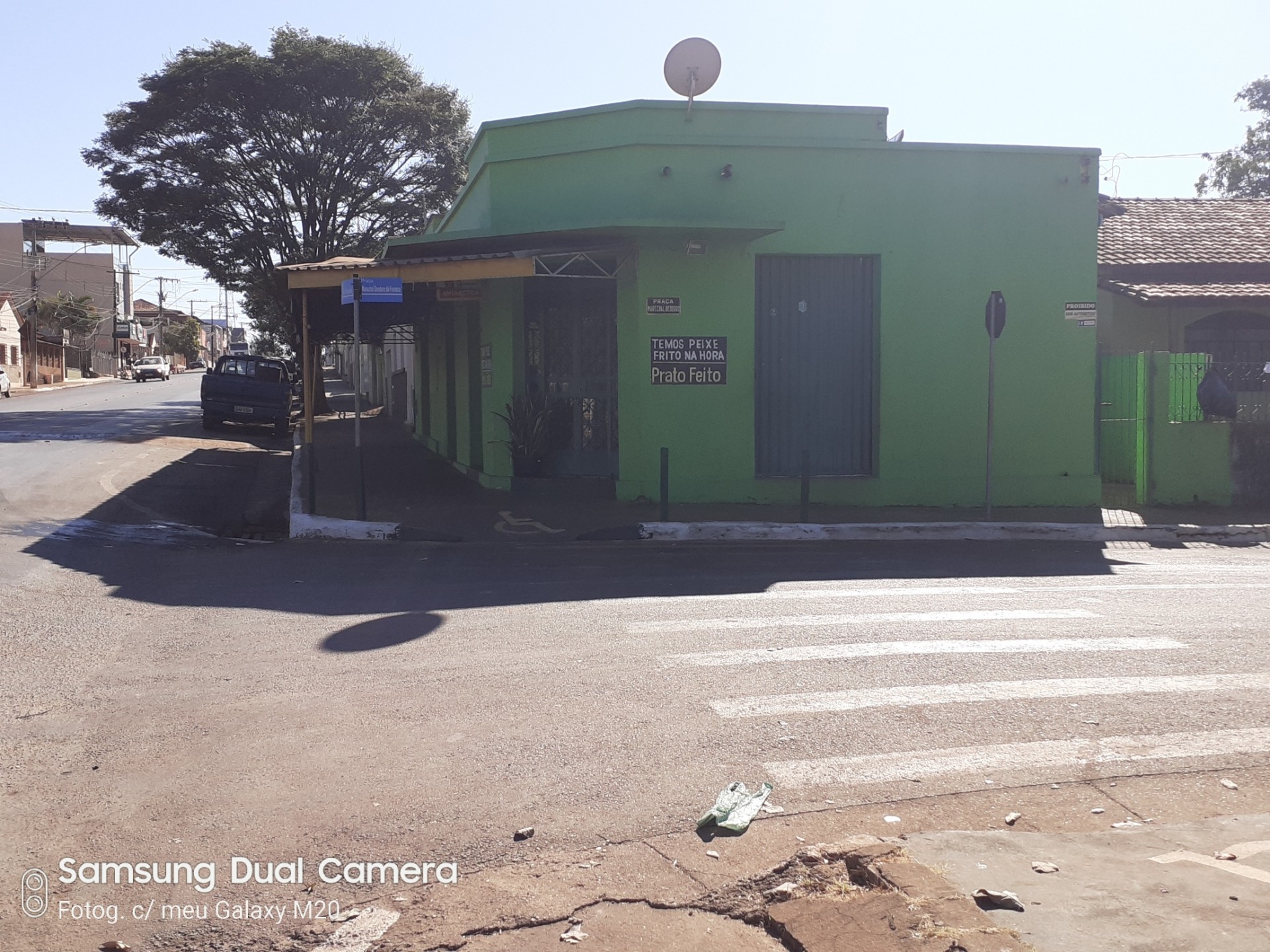 Dong's Bar