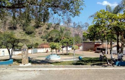 Praça Aurélio Dayrell  de Serra Azul de Minas
