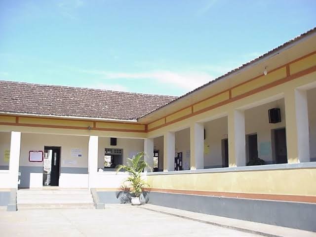 Prédio da Escola Estadual Tenente Mol