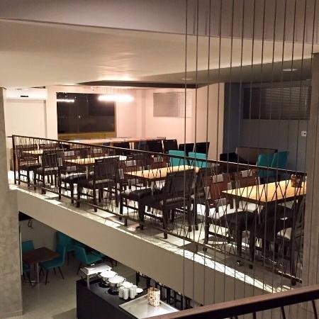 Meet Restaurant & Lounge