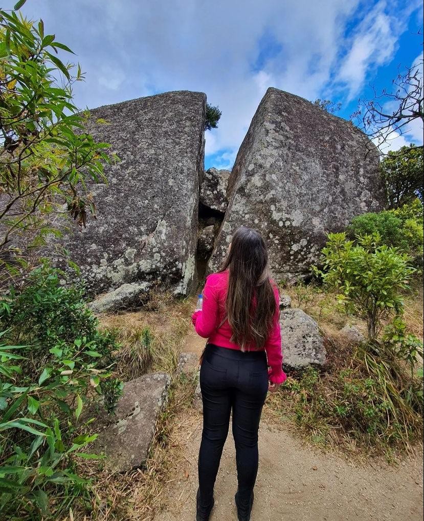 PEDRA PARTIDA
