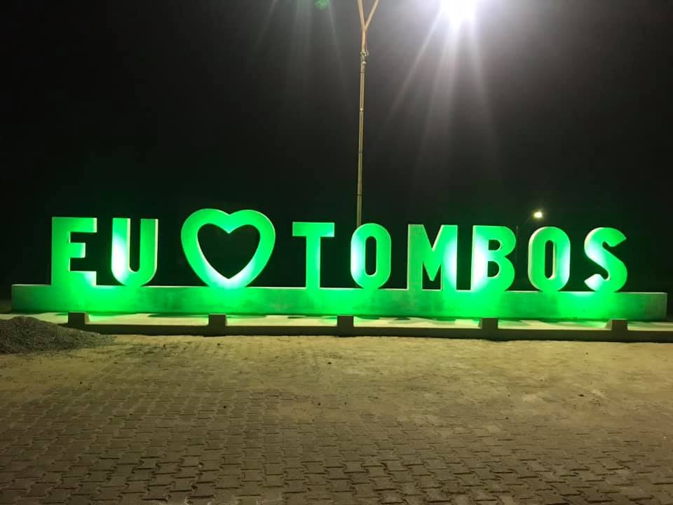 Monumento Letreiro EU AMO TOMBOS