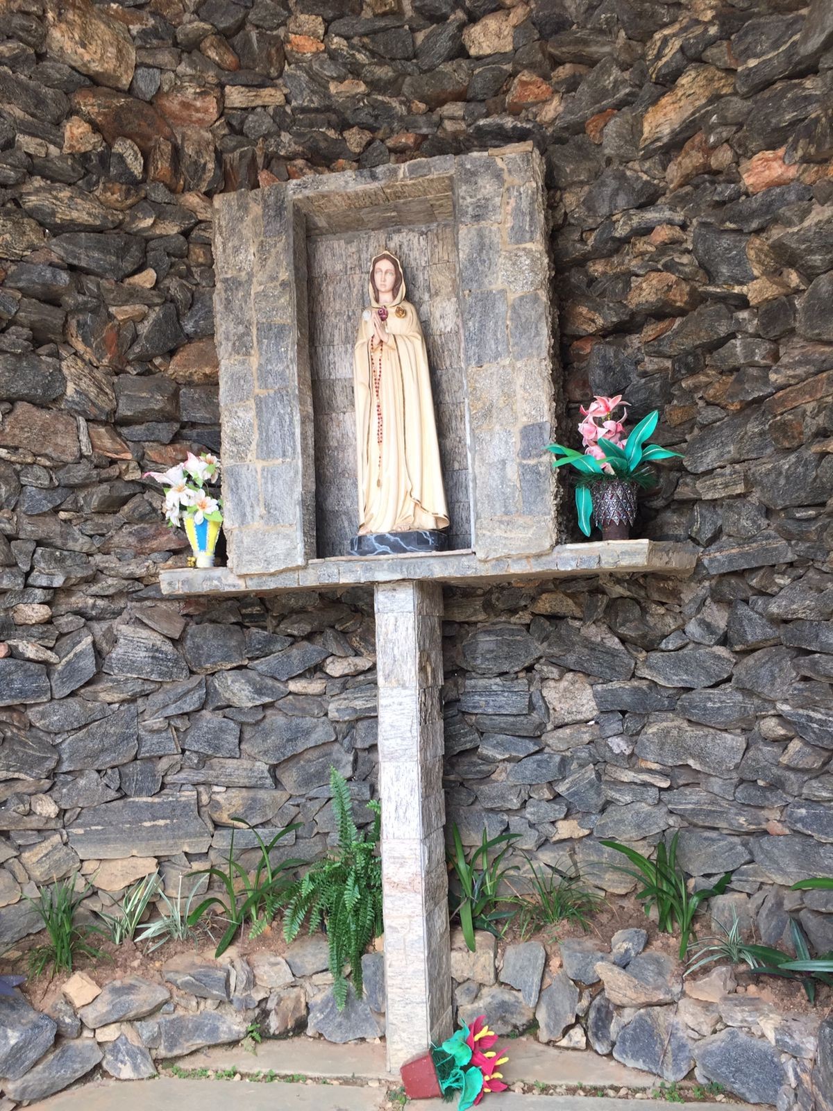 Gruta Nossa Senhora de Rosa Mistica 