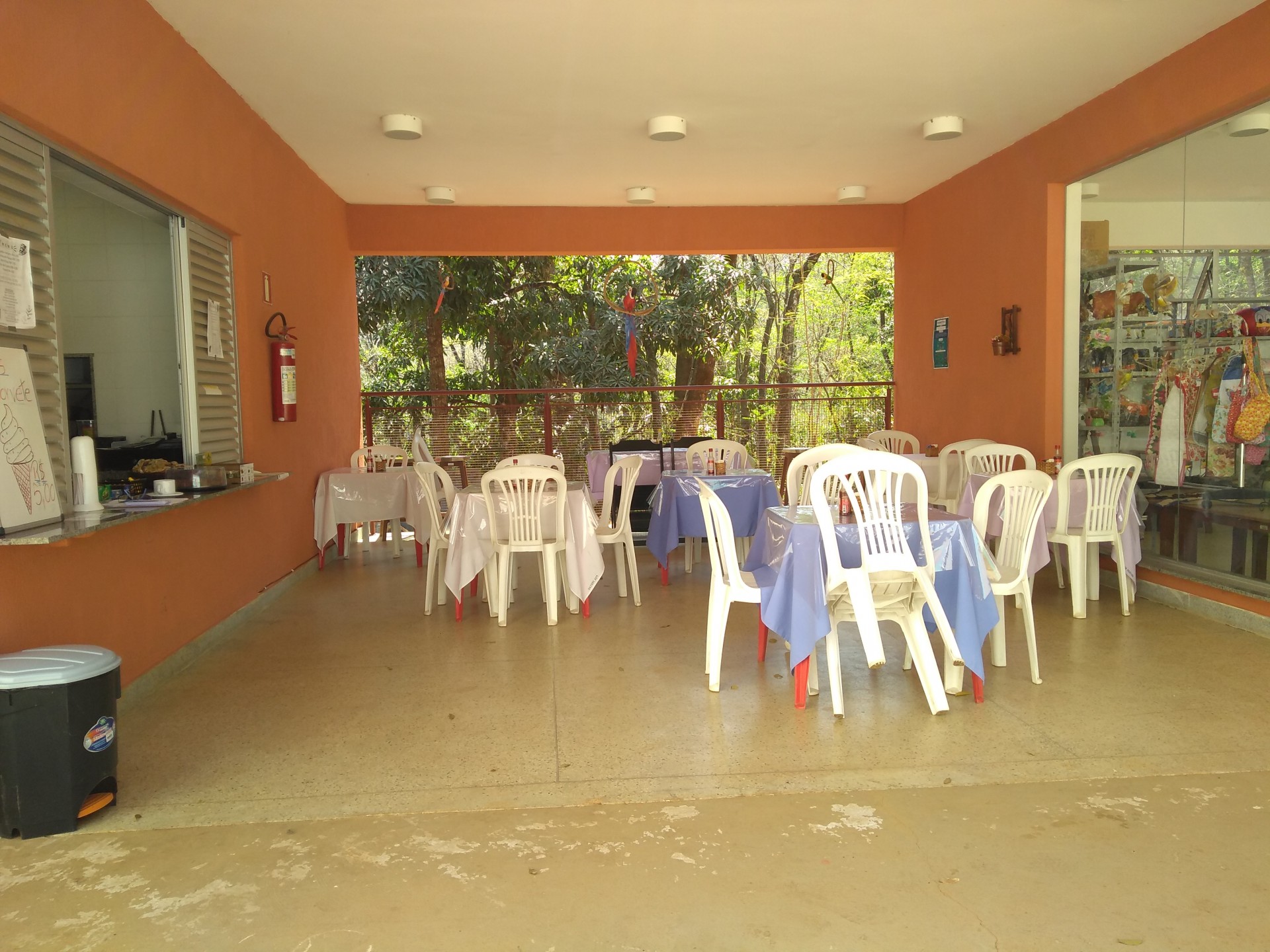 FLORESTA LANCHES