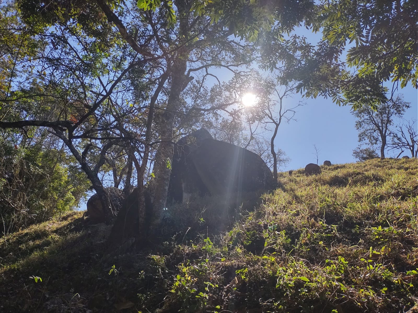 Pedra do Urubu e Gruta do Morcego