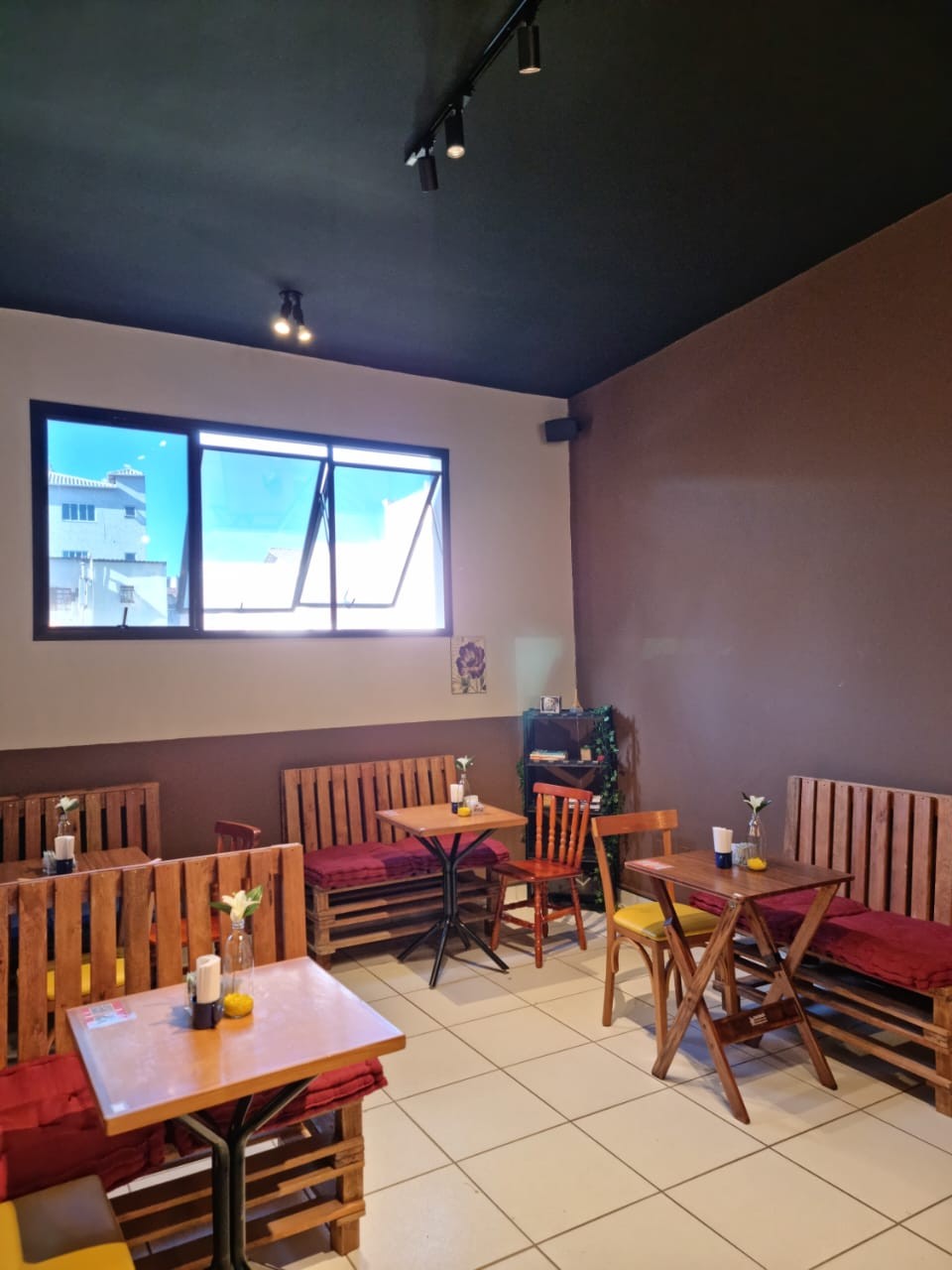 Bonjour Coffee House