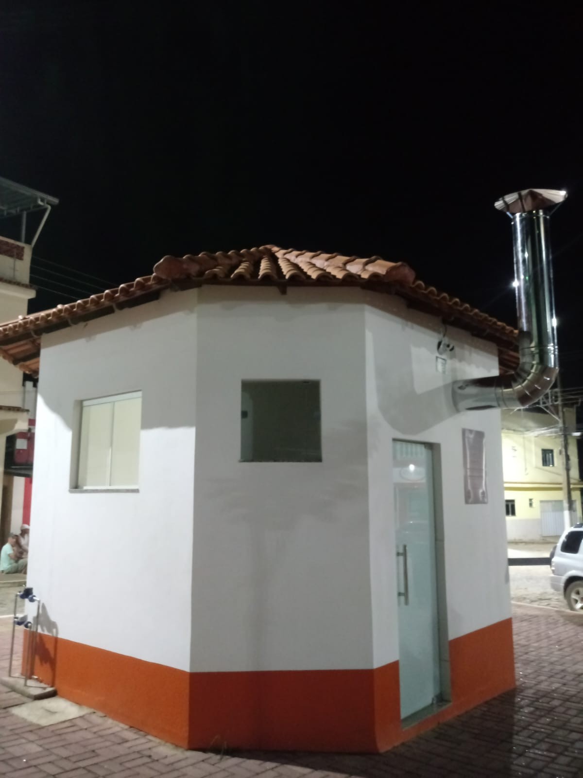 Praça de alimentação com quiosque