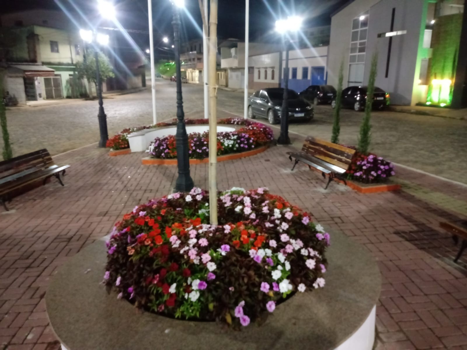 Praça de alimentação com quiosque