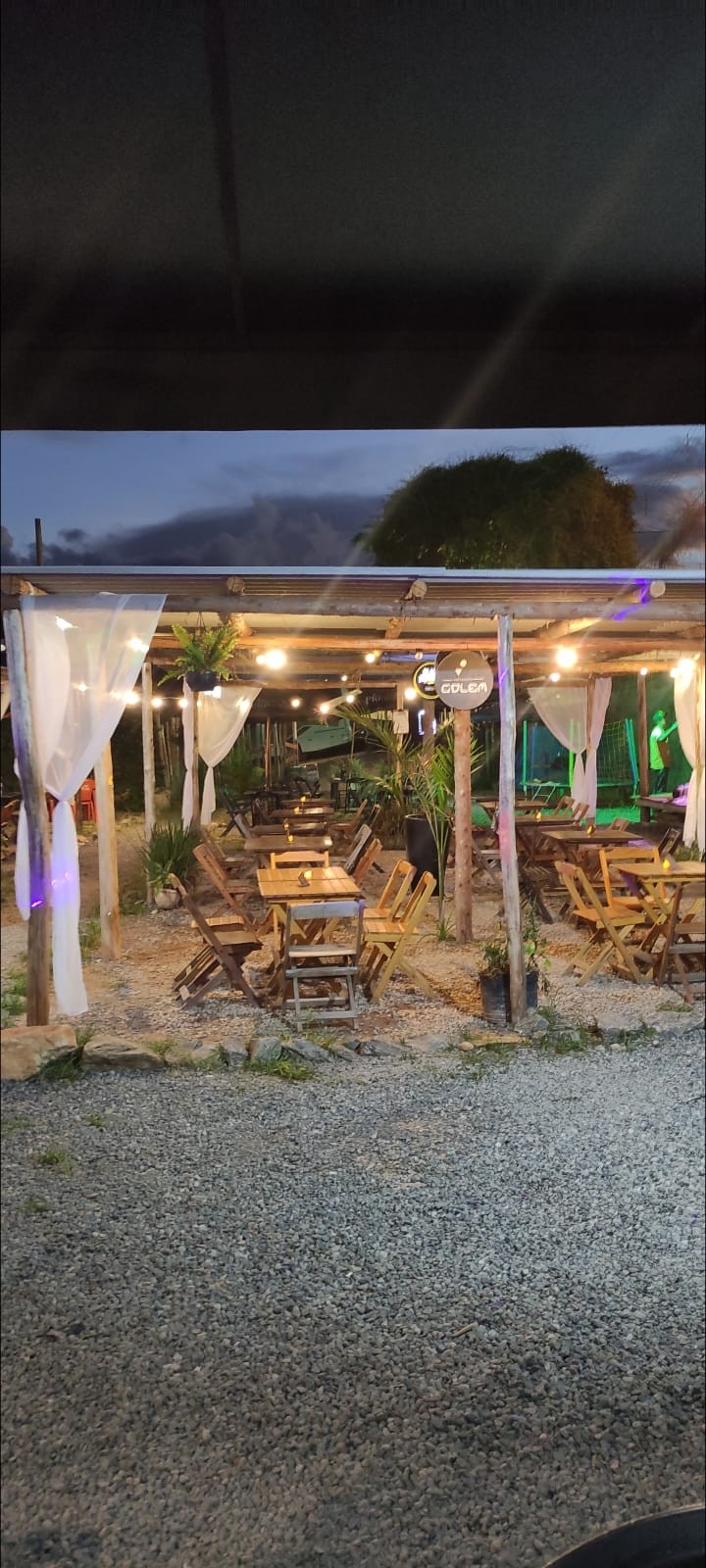 Roots Pub & Lounge 