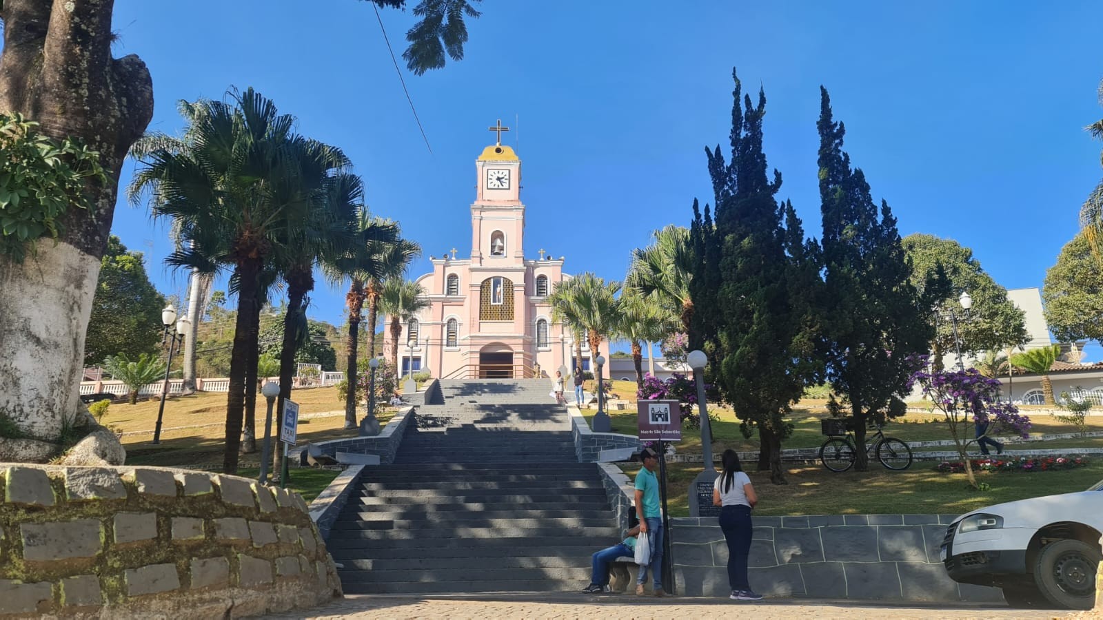 Praça Cira Rosa e Escadaria da Matriz