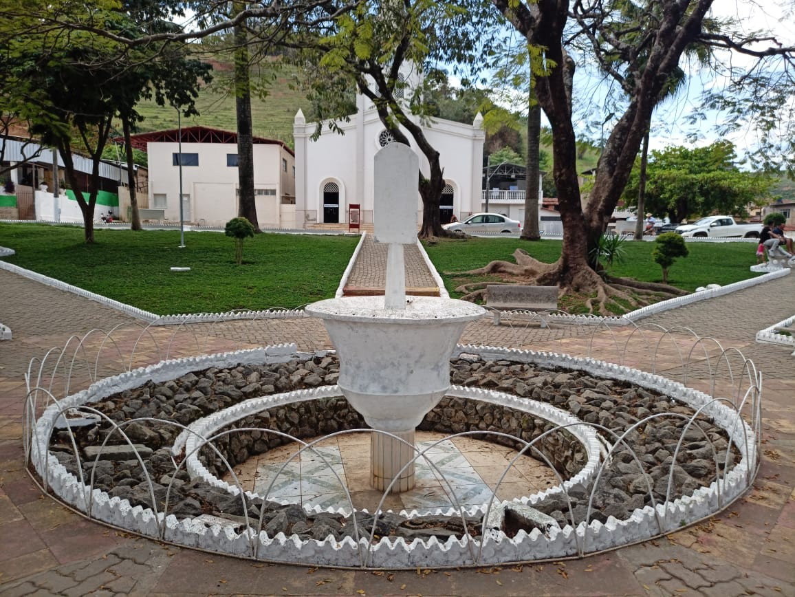 Praça Matriz de Caputira
