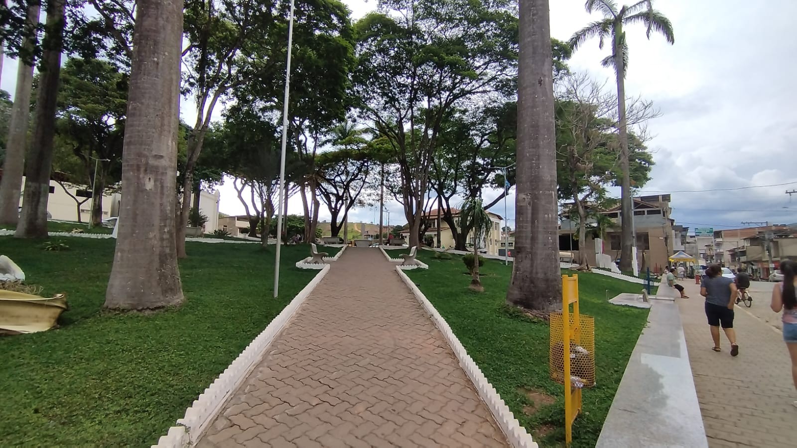 Praça Matriz de Caputira