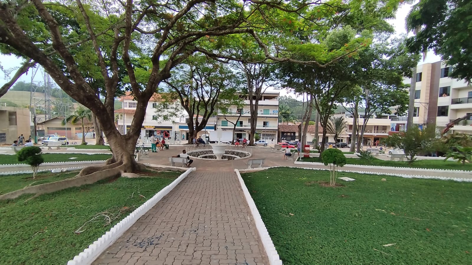 Praça Matriz de Caputira