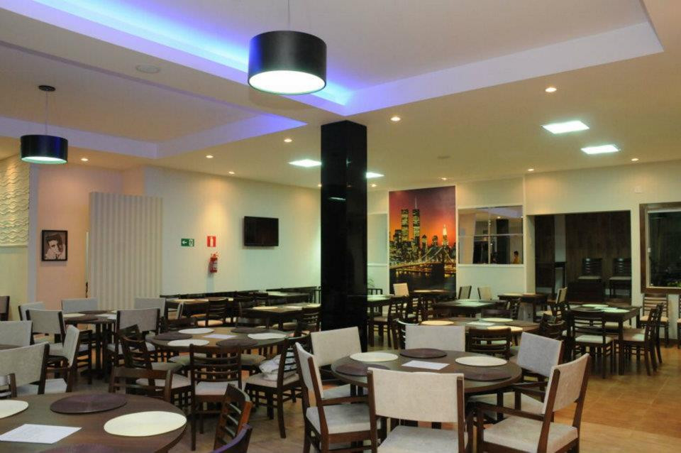 La Plaza Grill
