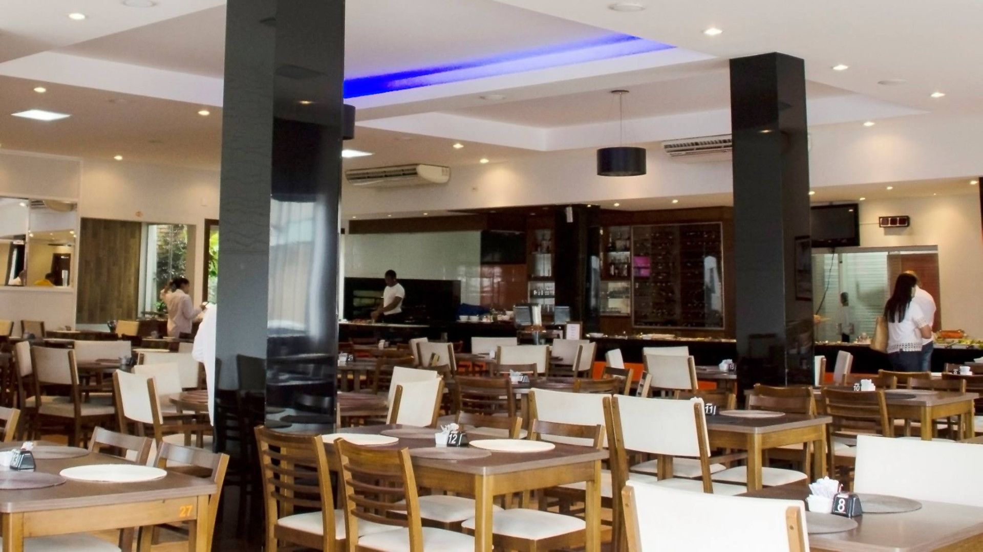 La Plaza Grill