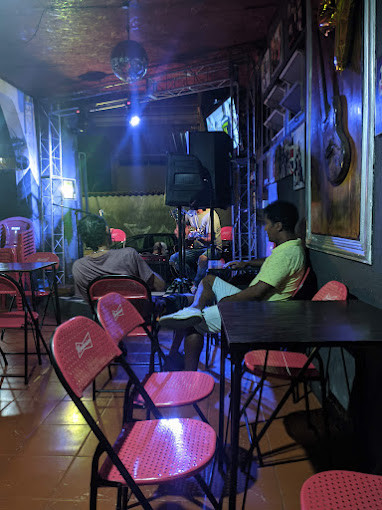 THE WALL BAR