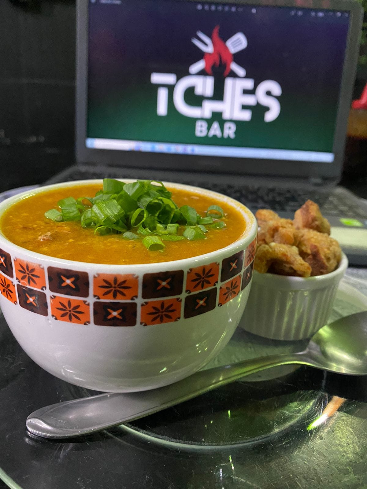 TCHES BAR