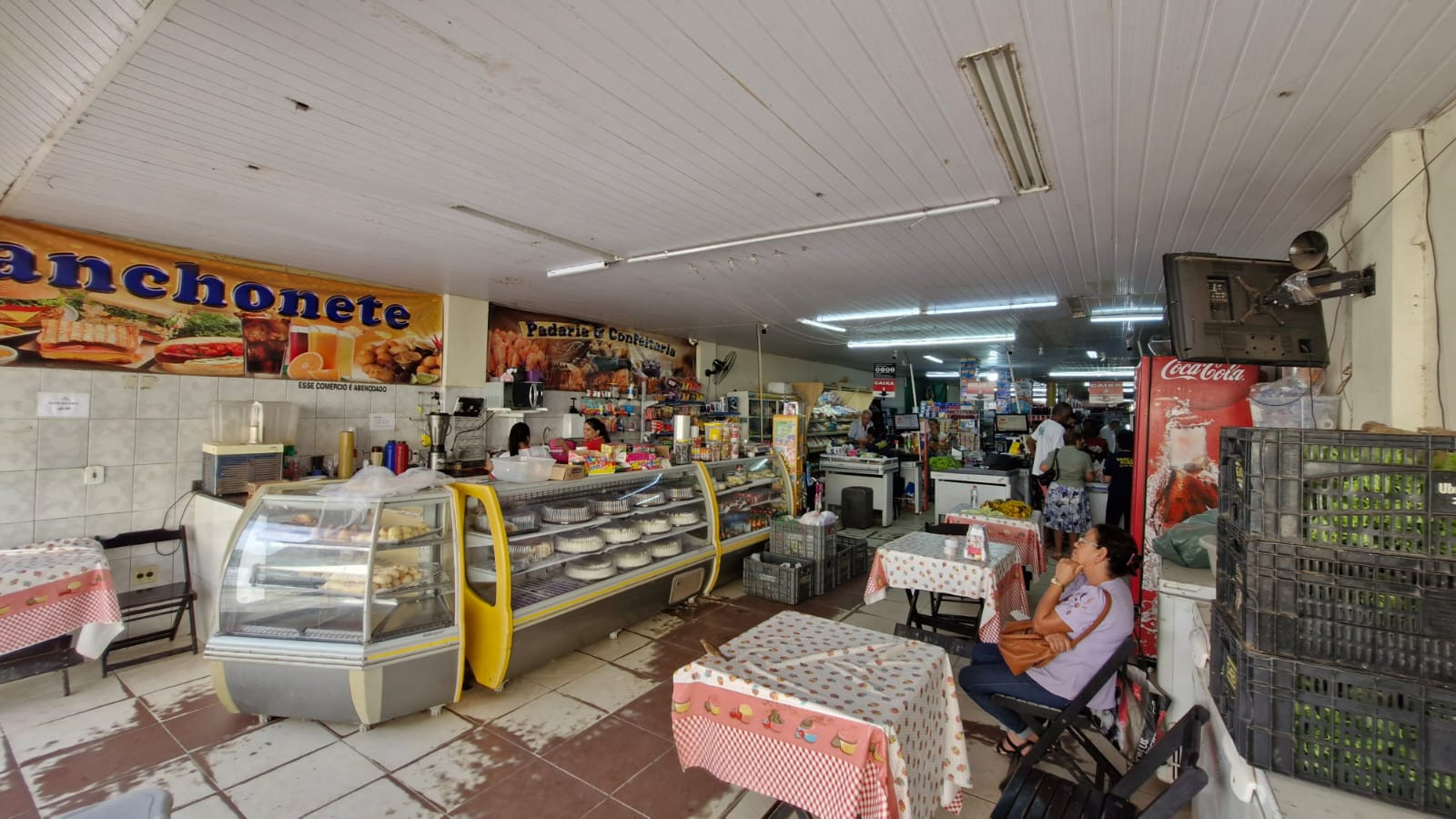 Lanchonete, Padaria e Mercearia Varejão do Roberto