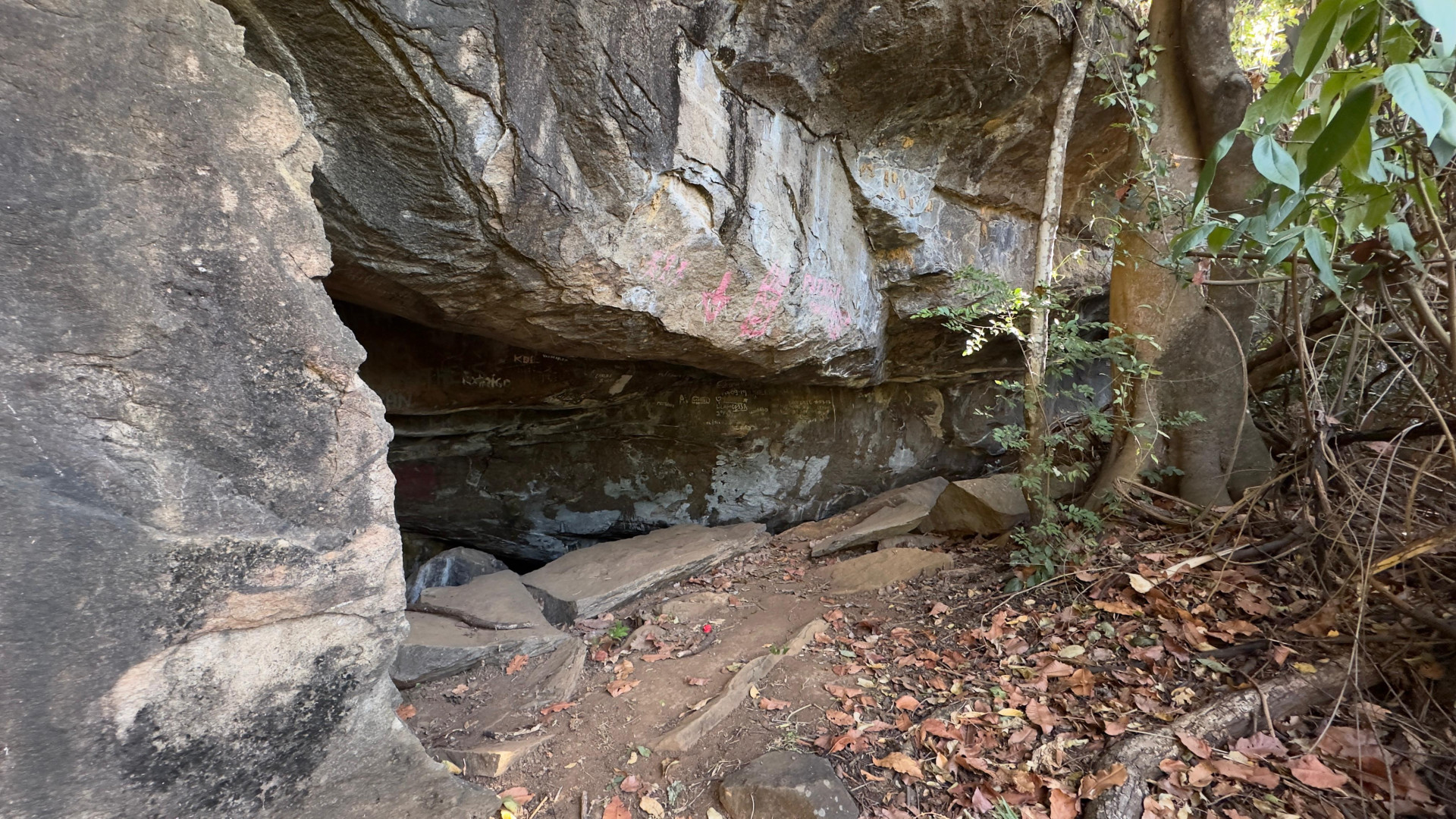 Gruta da Pedra Cabeluda