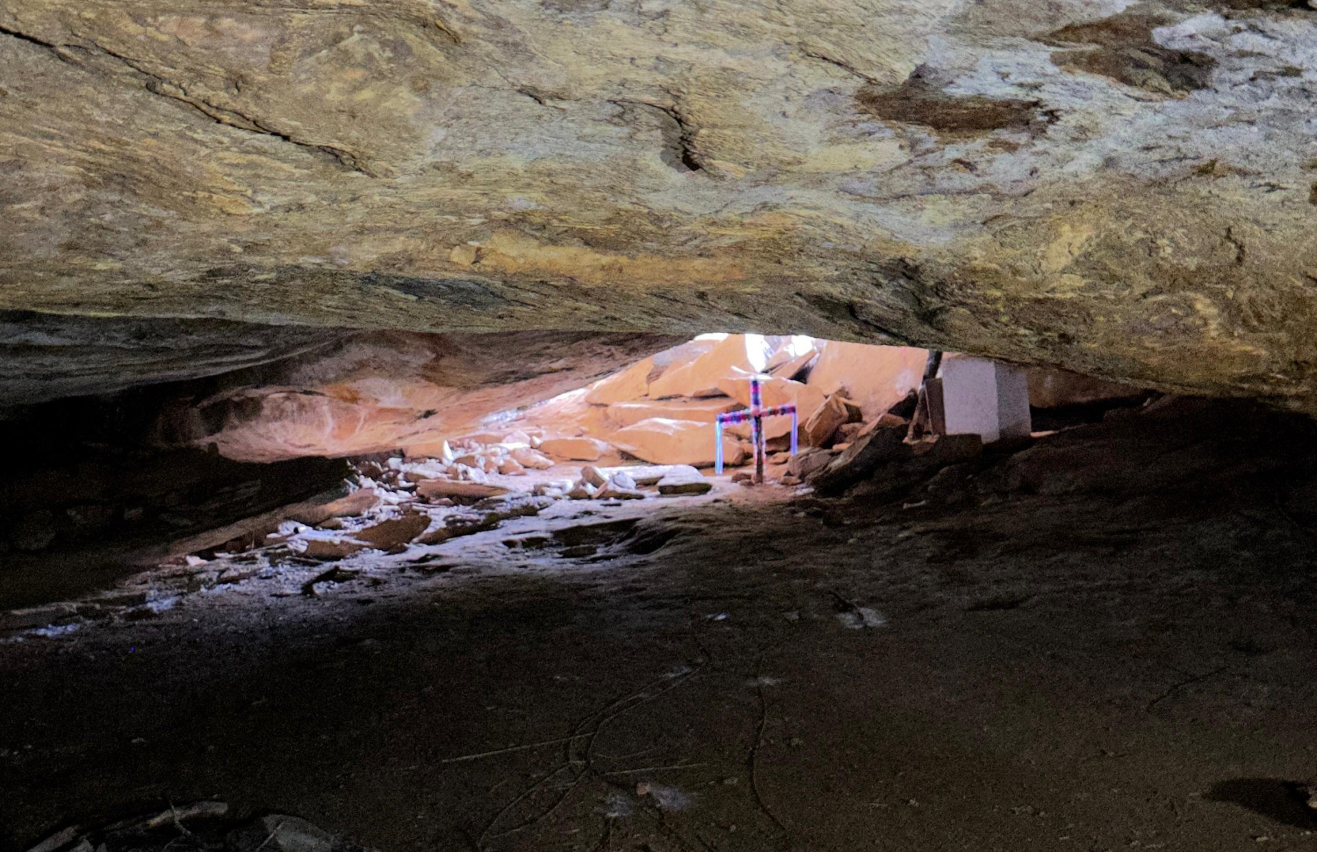 Gruta da Pedra Cabeluda