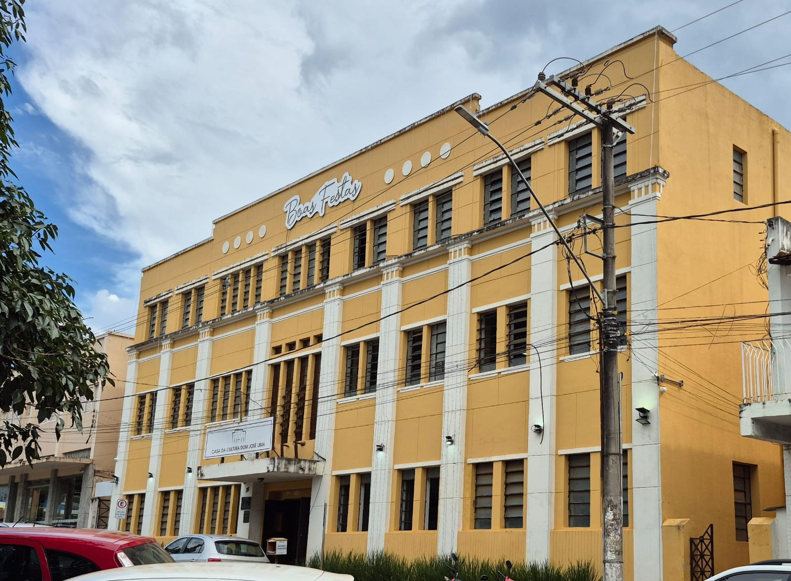 Prédio Amarelo