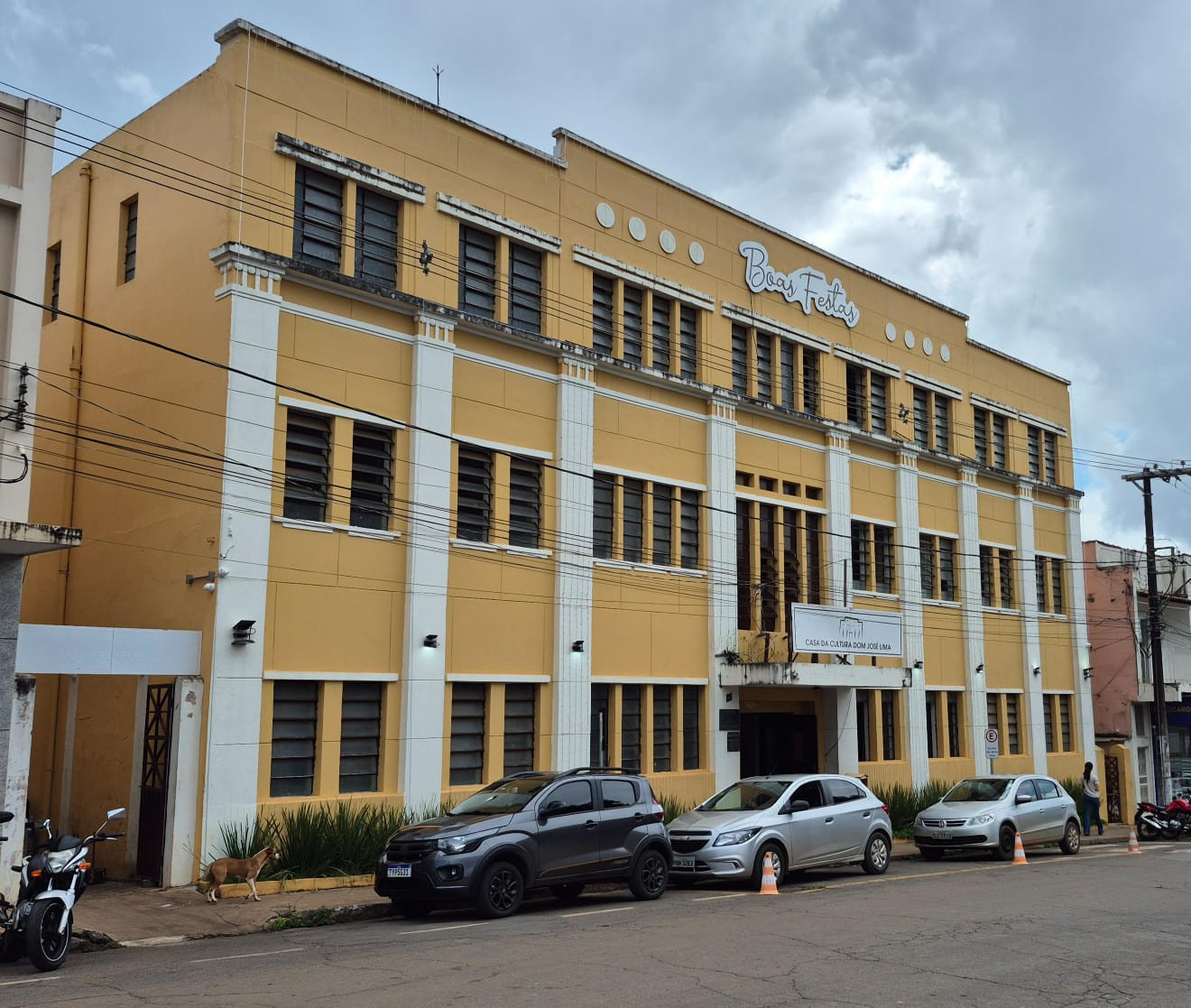 Prédio Amarelo